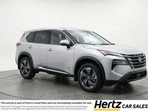Used 2025 Nissan Rogue SV image 1