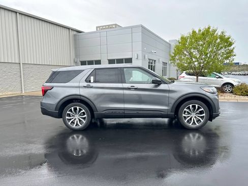 New 2027 Ford Explorer ST-Line AWD/4WD image 5
