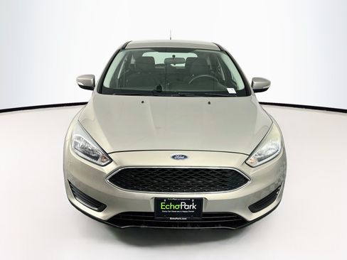 Used 2015 Ford Focus SE FWD image 2