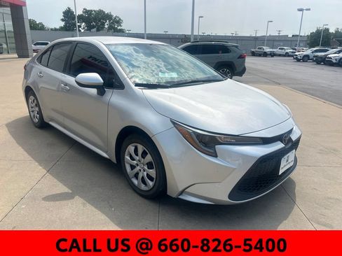 Used 2022 Toyota Corolla LE FWD image 4