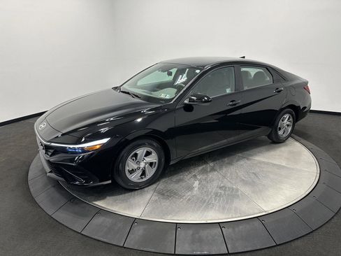 Certified 2024 Hyundai Elantra SE image 4