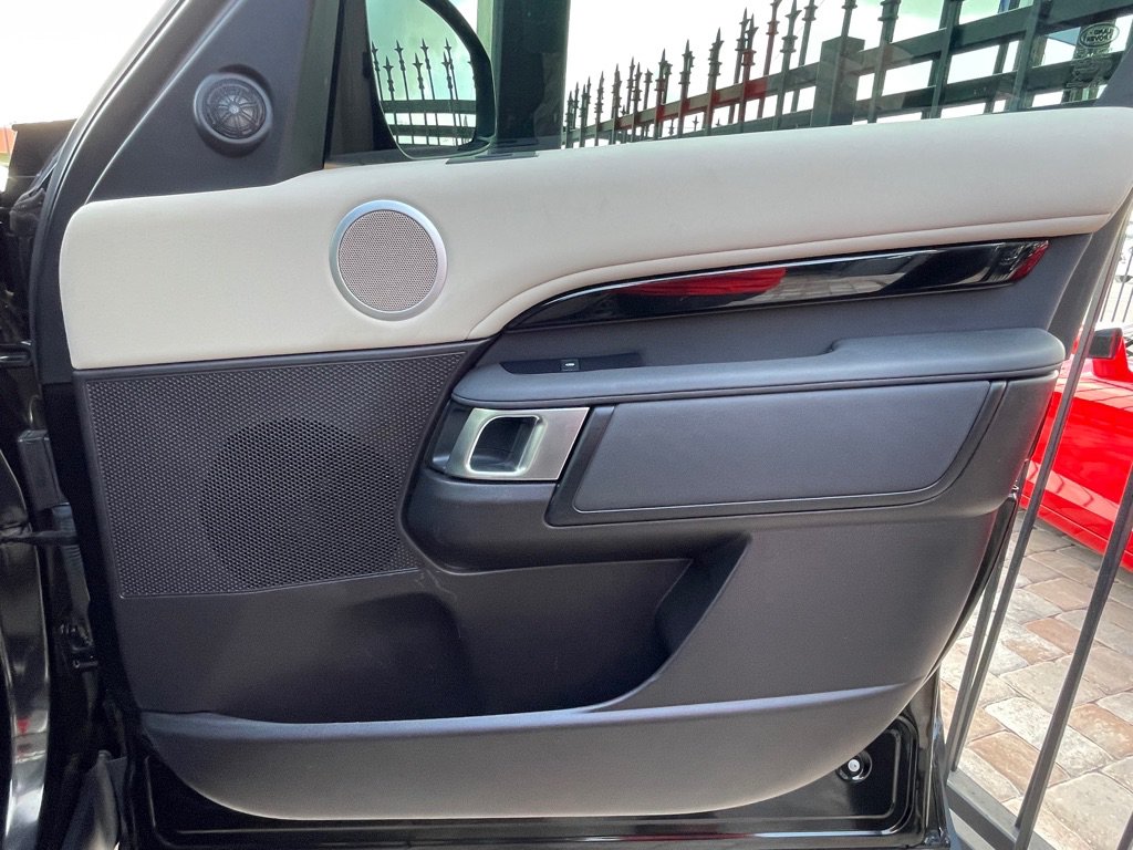 Used 2017 Land Rover Discovery SE AWD/4WD image 36