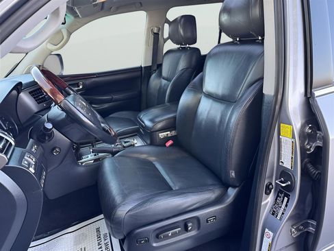 Used 2011 Lexus LX 570 4WD w/ Luxury Pkg image 12