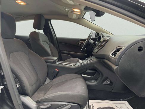 Used 2015 Chrysler 200 Limited w/ Convenience Group image 21