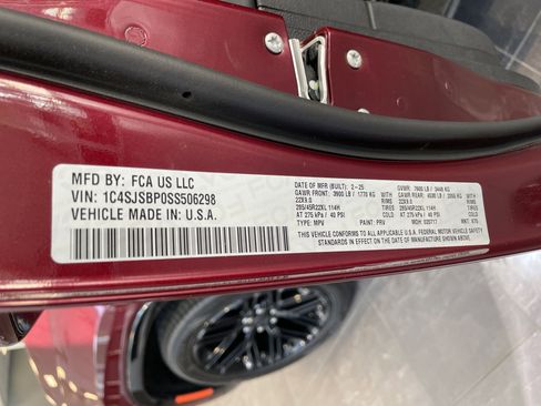 Used 2025 Jeep Wagoneer L Series II w/ Convenience Group I AWD/4WD image 46