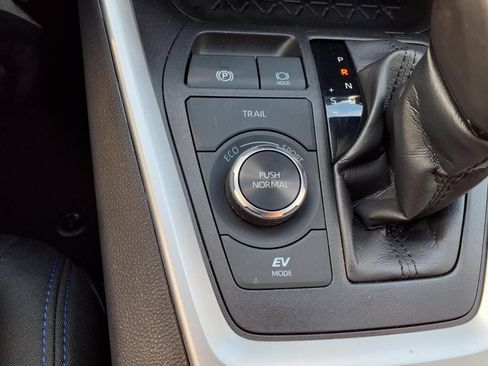 Certified 2022 Toyota RAV4 SE AWD/4WD image 13