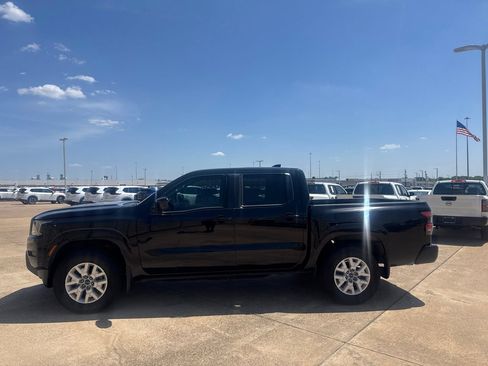 Used 2022 Nissan Frontier SV AWD/4WD image 12