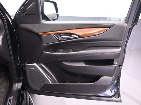 Used 2020 Cadillac Escalade Luxury w/ LPO, Radiant Package AWD/4WD image 52
