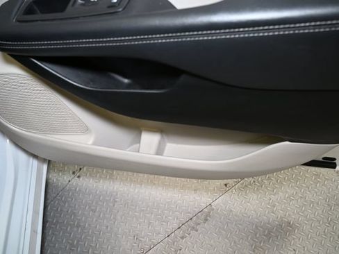 Used 2023 Chrysler Pacifica Limited FWD image 66