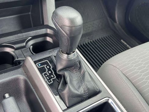 Used 2019 Toyota Tacoma SR5 w/ SR5 Appearance Package (SM) AWD/4WD image 26