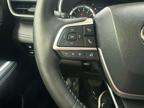 Used 2024 Toyota Highlander XLE AWD/4WD image 21