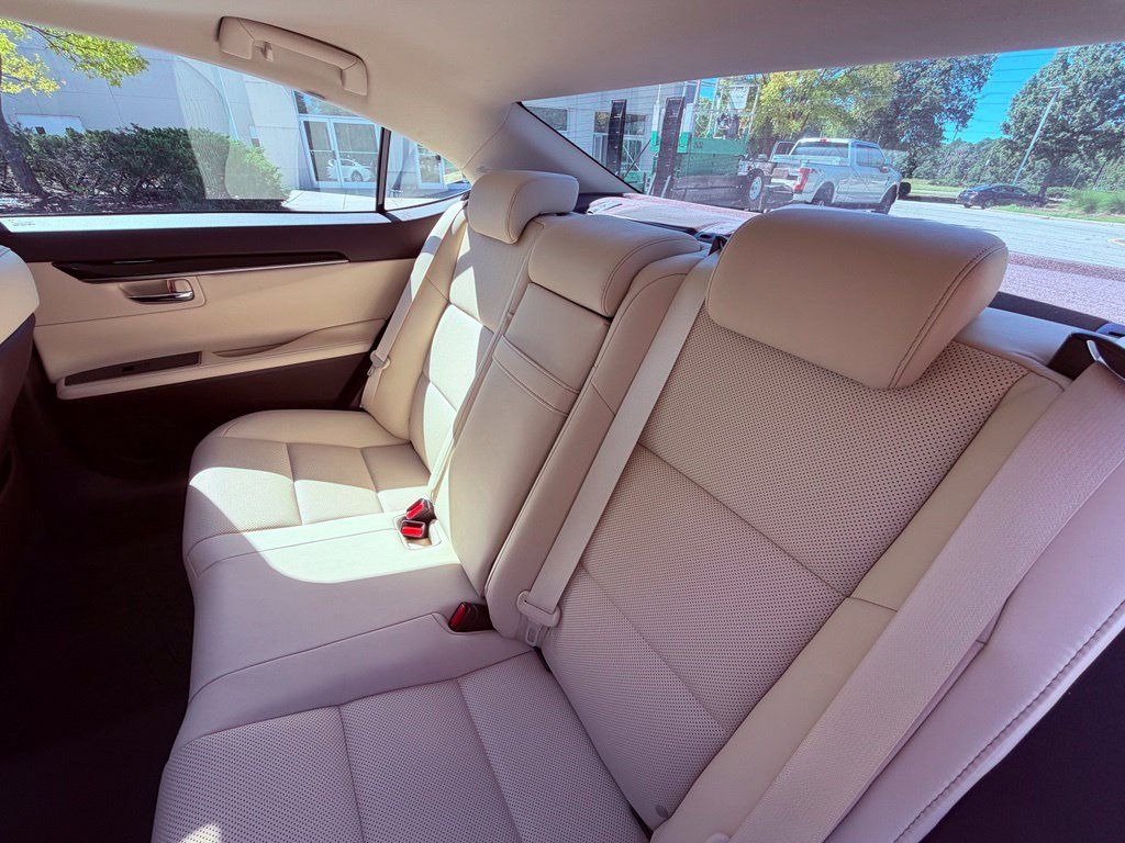 Used 2017 Lexus ES 350 w/ Accessory Package 2 FWD image 9
