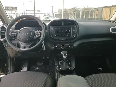 Used 2025 Kia Soul LX w/ LX Technology Package image 12