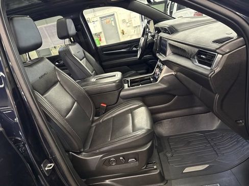 Used 2021 GMC Yukon XL Denali w/ Denali Premium Package AWD/4WD image 30
