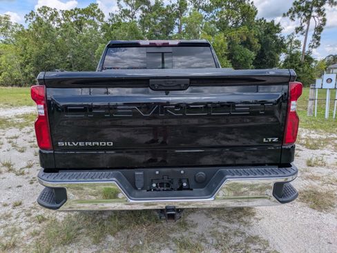 Used 2022 Chevrolet Silverado 1500 LTZ w/ LTZ Premium Package RWD image 5