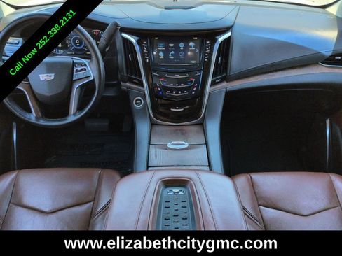 Used 2017 Cadillac Escalade ESV Luxury AWD/4WD image 18