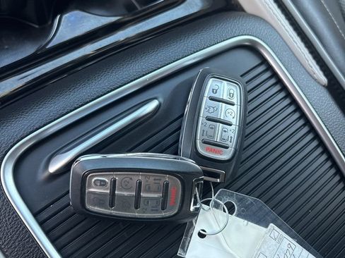 Used 2022 Chrysler Pacifica Limited FWD image 34