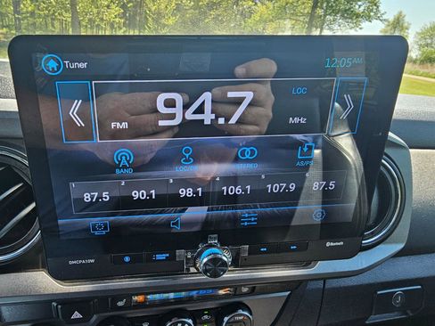 Used 2019 Toyota Tacoma TRD Off-Road AWD/4WD image 40