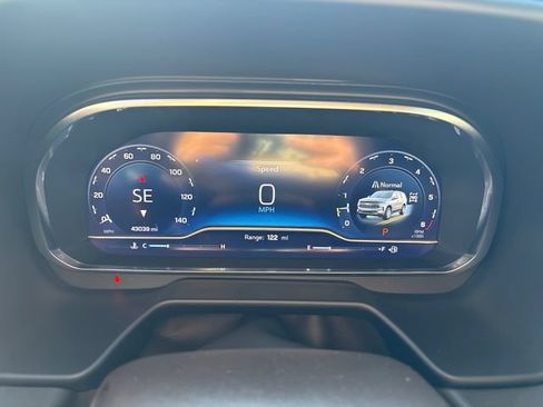 Used 2022 Chevrolet Tahoe Z71 w/ Z71 Off-Road Package AWD/4WD image 13