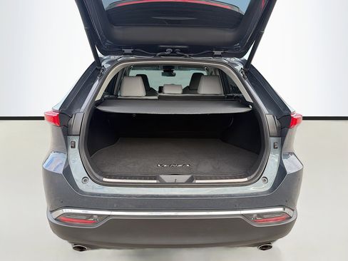 Used 2022 Toyota Venza XLE image 12