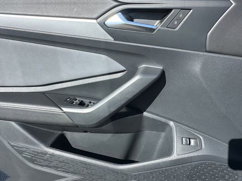 Used 2025 Volkswagen Jetta SE image 11