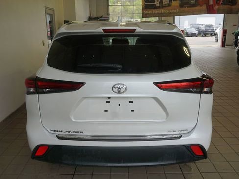 Used 2023 Toyota Highlander XLE AWD/4WD image 16