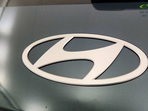 Used 2025 Hyundai Ioniq 5 SE RWD image 17