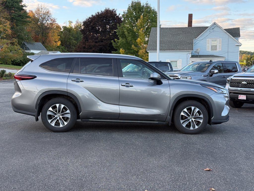 Certified 2026 Toyota Highlander XLE AWD/4WD image 7