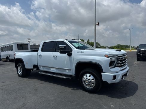 Certified 2026 Chevrolet Silverado 3500 High Country w/ High Country Premium Package AWD/4WD image 7