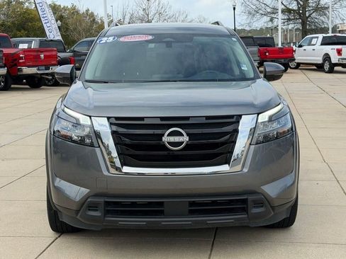 Used 2025 Nissan Pathfinder SV image 2