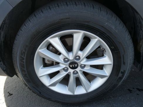 Used 2019 Kia Sorento FWD V6 image 10