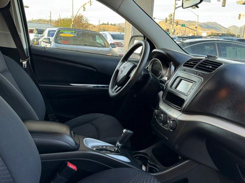 Used 2017 Dodge Journey SE FWD image 13
