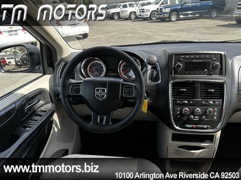 Used 2016 Dodge Grand Caravan SE w/ Quick Order Package 29E SE FWD image 13