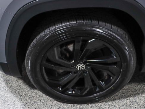 Used 2021 Volkswagen Atlas Cross Sport SE image 11