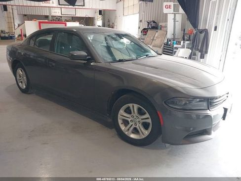 Used 2018 Dodge Charger SXT RWD image 1
