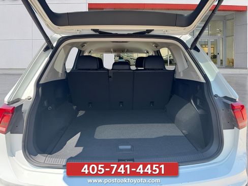 Used 2024 Volkswagen Tiguan SE AWD/4WD image 10