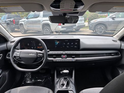 Used 2025 Kia K4 FWD image 30