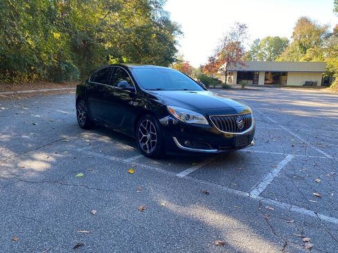 Used 2017 Buick Regal Sport Touring image 3