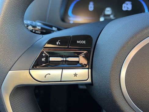 Used 2025 Hyundai Elantra SE image 16