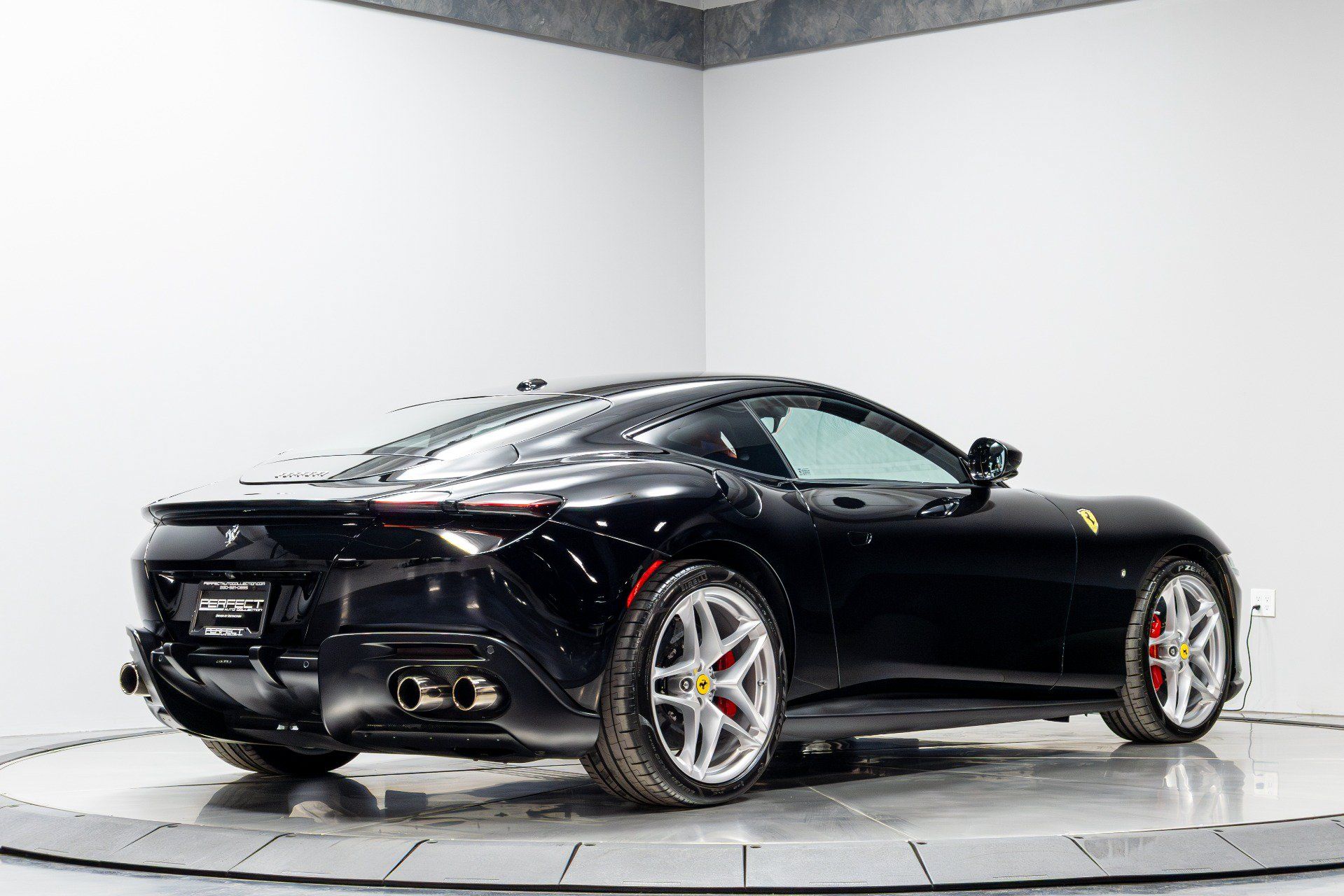 Used 2022 Ferrari Roma RWD image 17