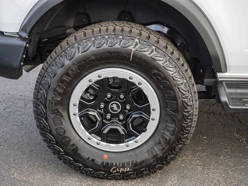 New 2026 Ford Bronco Outer Banks w/ Sasquatch Package image 8