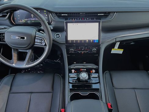 New 2024 Jeep Grand Cherokee Overland w/ Luxury Tech Group IV AWD/4WD image 12