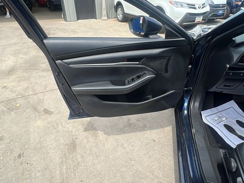 Used 2021 MAZDA MAZDA3 s FWD image 10