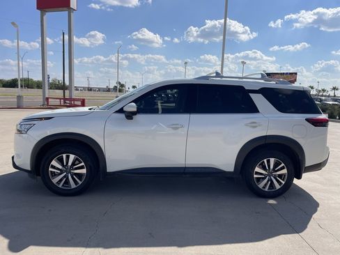 Certified 2023 Nissan Pathfinder SL image 2