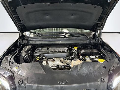 Used 2019 Jeep Cherokee Latitude Plus image 29