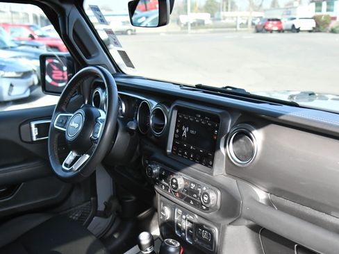 Used 2023 Jeep Gladiator Overland image 44