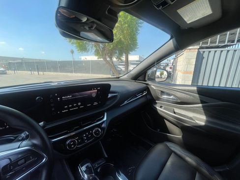 Used 2025 Buick Envista Sport Touring image 35