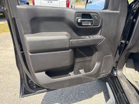 Used 2019 Chevrolet Silverado 1500 Custom w/ Custom Value Package image 11