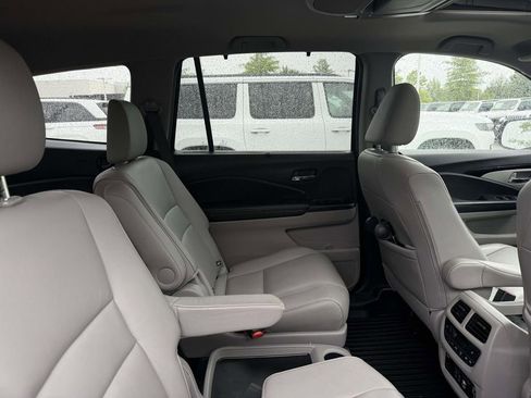 Used 2019 Honda Pilot Touring image 17