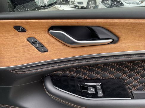 Used 2023 Jeep Grand Cherokee Summit image 29